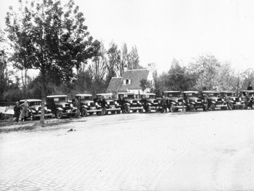de vrachtauto's van C. Westdorp uit Goes, ca. 1934, waaronder de K-11891.<br />bron: www.oudedaf.nl