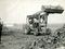 K-22474, Fordson tractor met Muir Hill shovel opzet van Gebr. Pladdet uit Biervliet, bij de bietencampagne in de buurt, ca. 1950.
bron: collectie Tom de Meijer, via HW.