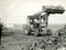K-22474, Fordson tractor met Muir Hill shovel opzet van Gebr. Pladdet uit Biervliet, bij de bietencampagne in de buurt, ca. 1950.
bron: collectie Tom de Meijer, via HW.