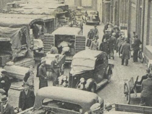 K-11891, Ford ‘36 van C. Westdorp uit Goes, in een poging op in mei 1939 langs de K-3530 naar de Markt aldaar te komen.<br />Bron: Tijdschriftenbank Zeeland, Panorama Ons Zeeland 25-5-1939. <br />
