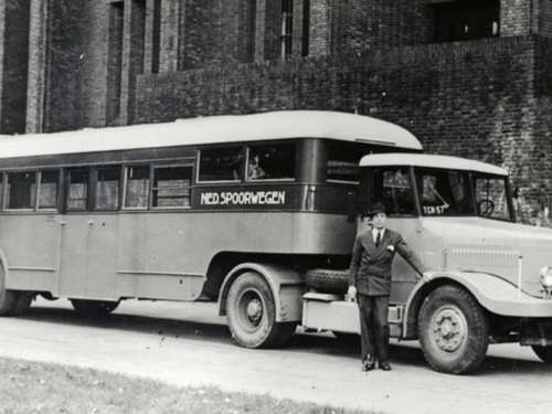 L-47057 / TCR57 van de NS in 1946 te Utrecht, zou vanaf 1947 K-17548 zijn van SW.
<br />Bron: https://hetutrechtsarchief.nl, cat.nr. 168049, collectie NS
<br />