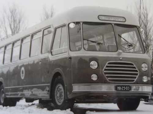 NB-25-03 (ex K-17548), Crossley/den Oudsten bus 1059 van Stoomtram Walcheren te Middelburg, 1954.<br />Bron: collectie S.O. de Raadt, NCAD Helmond<br />