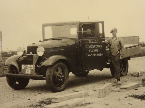 K-11891, Ford met laadbak van C. Westdorp uit Goes, ca. 1935.      <br />Bron: collectie J.N. Westdorp, Goes<br />
