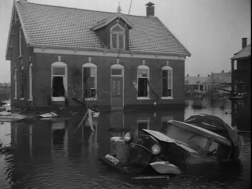 K-7320, Ford AA bestelauto ‘27/’32 van firma W. v.d. Slikke & Zn uit Stavenisse, aldaar verzwolgen door het water in 1953.
<br />Bron: NOS Watersnoodjournaal # 5 van 3-2-2023.
<br />