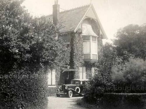 K-299, Auburn van J.J. v.der Harst uit Koudekerke voor diens villa aldaar aan de Brouwerijstraat, ca. 1935. <br />Bron: www.koudekerke.info, collectie Van der Harst. <br />