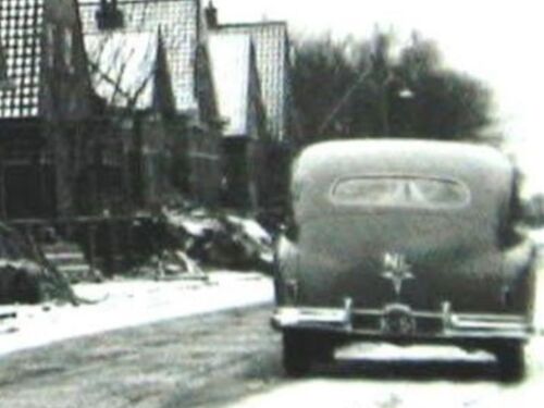 K-51, een Standard Vanguard van C.J.J. v. Arenthals, Hoofdstraat te Kortgene, kort na de watersnoodramp in febr 1953.
<br />bron: Zeeuwse Bibliotheek / Beeldbank Zeeland FO013137, fotograaf onbekend.
