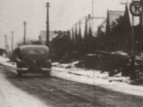 K-51, Standard Vanguard van C.J.J. v. Arenthals uit Kortgene, aan de Hoofdstraat aldaar 1953. 
<br />Bron: Facebook, Kortgene ons dorp, geplaatst door André de Looff, 2-2-2023. 
<br />